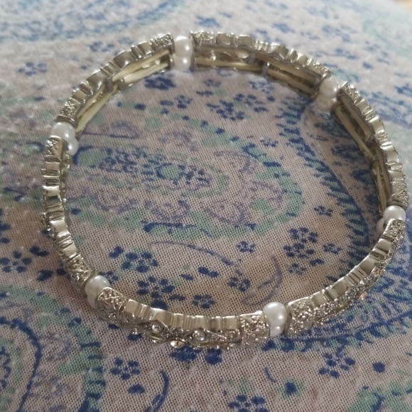 Faux Pearl and Silver Horseshoe SOA Bracelet - Picture 2 of 4